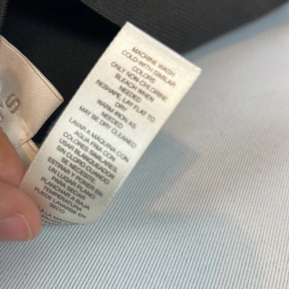 Chico’s Women’s Front Seam Ponte Knit Side Zip Black Pant Chico’s Size 1.5 - Picture 5 of 10